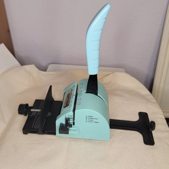 Zutter Blue Binding Machine - Picture 4 of 6